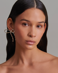 aretes con forma de moño con detalles derretidos, hecho a mano, coquette, marca mexicana, aleación de latón, baño de oro, arte, aretes grandes, aretes no pesados, summer sale, hot sale, regalo de cumpleaños para mujer, regalo de aniversario para mujer, descuentos, 25% de descuento, meses sin intereses.