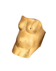 anillo de chapa de oro, figura venus, amor, anillo en fondo blanco, anillo venus, alejandra de coss, ADC, joyeria, joyería hecha a mano.