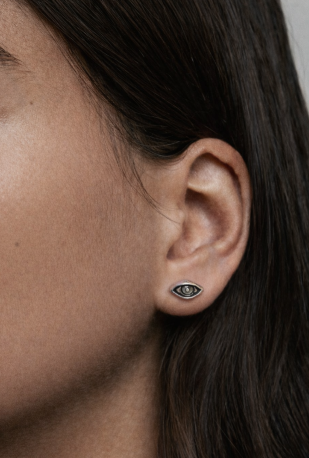 mini arete con forma de ojo, mini arete con forma de nariz, mini arete con forma de labios, mini arete de plata, mini arete dorado, plata .925, chapa de oro 24k, mini arete para piercing, stud, mini arete, arete para mujer, arete para hombre, diseño mexicano, marca mexicana, hecho a mano, hecho en México