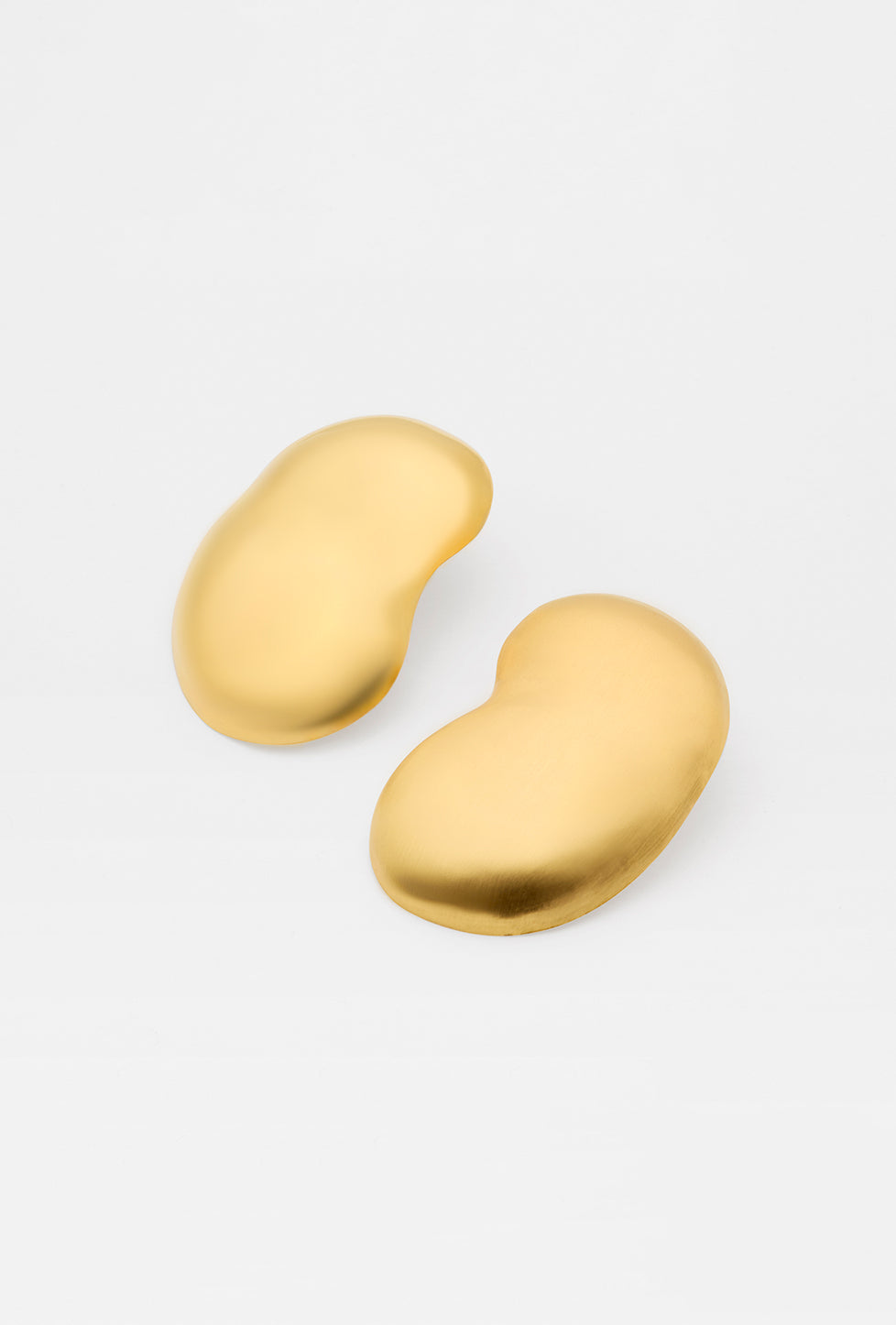 aretes de hoja de latón aplanadas a mano, hecho a mano, marca mexicana, aleación de latón, aretes grandes, aretes no pesados, summer sale, hot sale, regalo de cumpleaños para mujer, regalo de aniversario para mujer, descuentos, 25% de descuento, meses sin intereses.