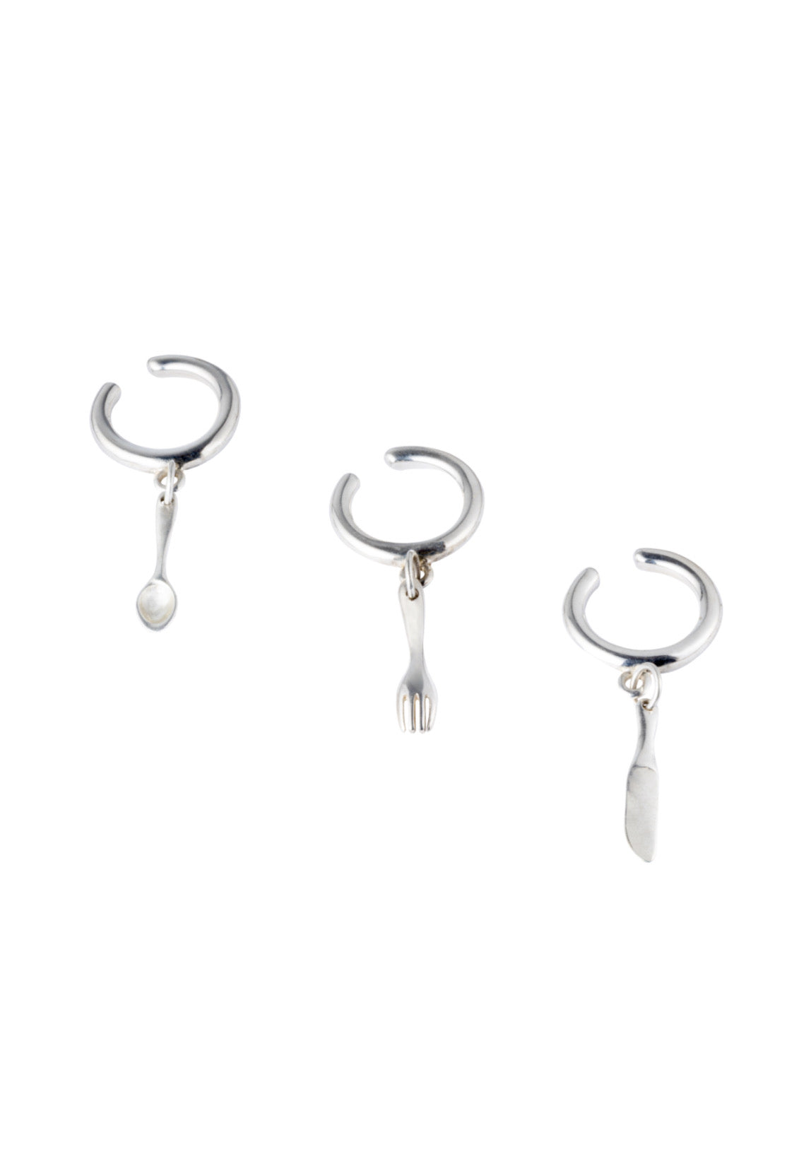 Ear cuff con charm de cubiertos, ear cuff de plata, ear cuff con charm de cuchara, ear cuff con charm de tenedor, ear cuff con charm de cuchillo, diseño mexicano, hecho a mano, hecho en México